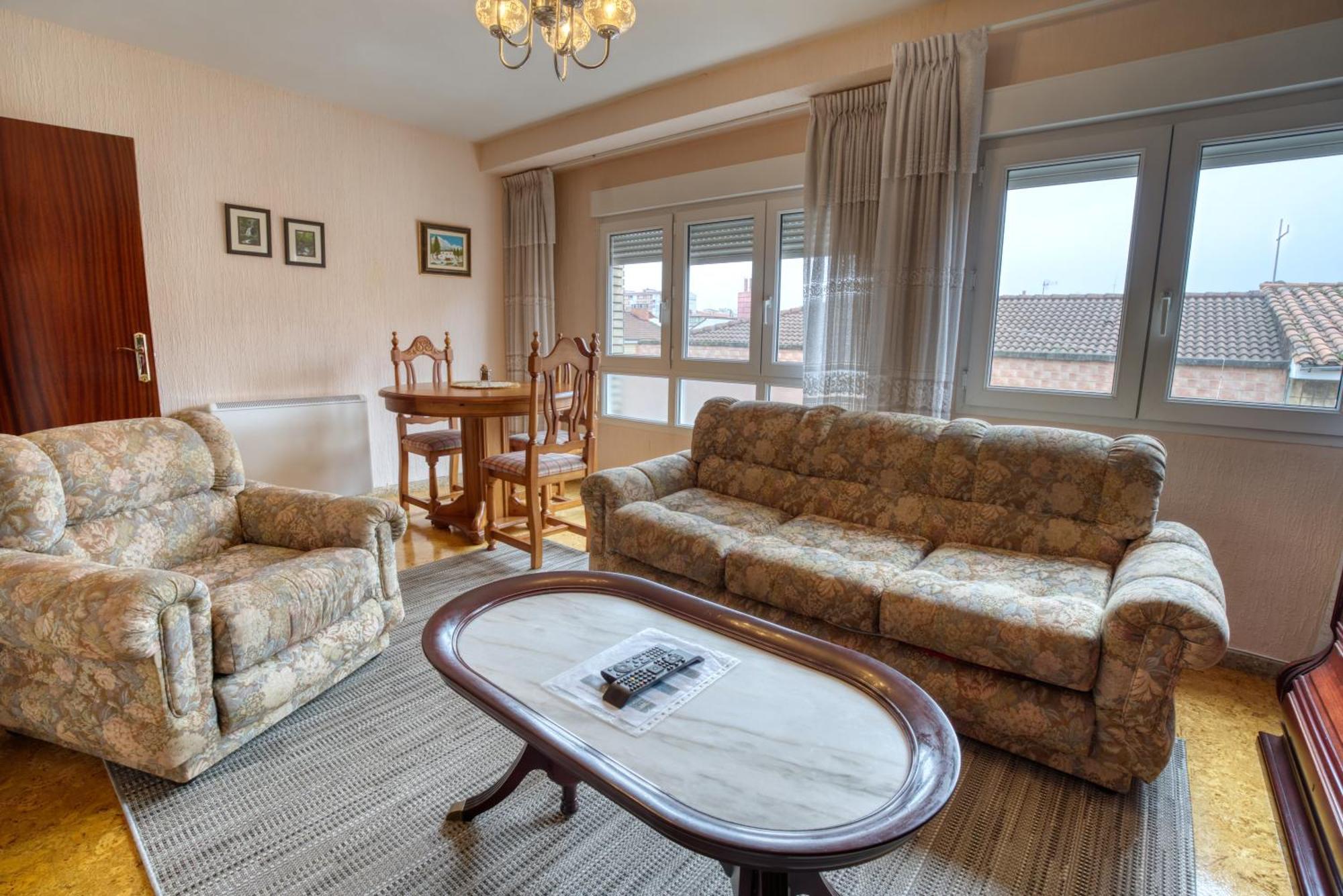 Apartamento Muy Amplio, Con Wifi Y A 12 Minutos Del Centro Gijón Zewnętrze zdjęcie