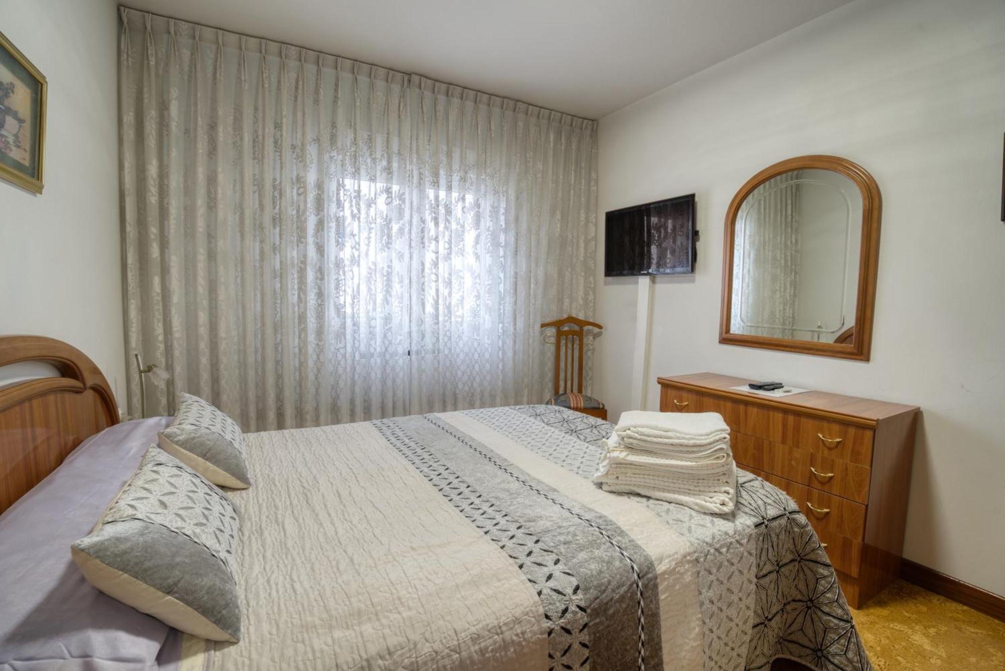 Apartamento Muy Amplio, Con Wifi Y A 12 Minutos Del Centro Gijón Zewnętrze zdjęcie